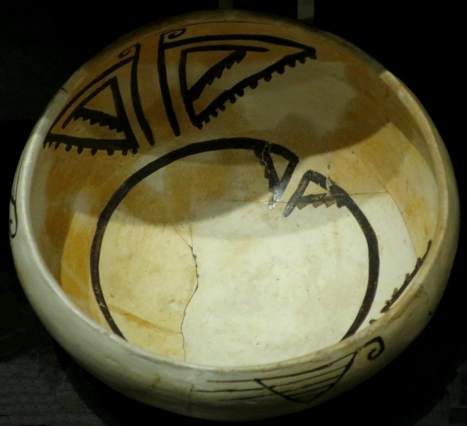 Ancestral Zuni, Pinnawa glaze on white bowl, 1350-1450 CE, Heard Museum