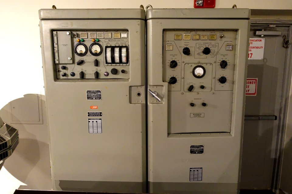 AN-BRN-3 receiver for Transit navigational satellite, Westinghouse, used on US submarines - National Electronics Museum - DSC00558