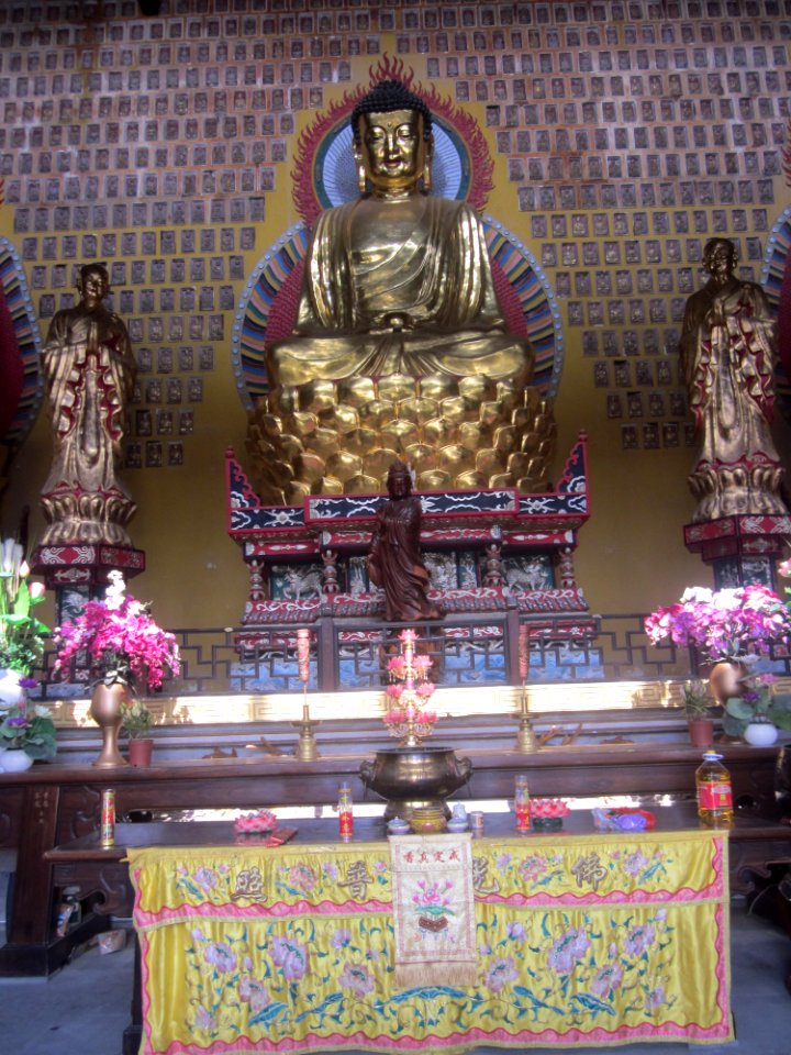 Ananda (left), Gautama Buddha (meddle), Kassapa Buddha (right), Miyin Temple