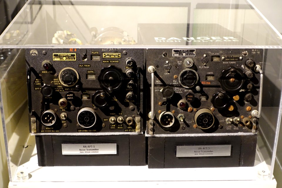 AN-APT-5 noise transmitters - National Electronics Museum - DSC00442