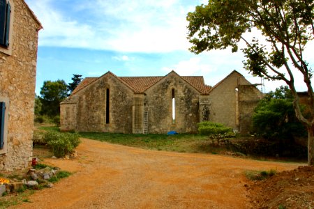 Ancienne église cistercienne Notre-Dame des Olieux photo