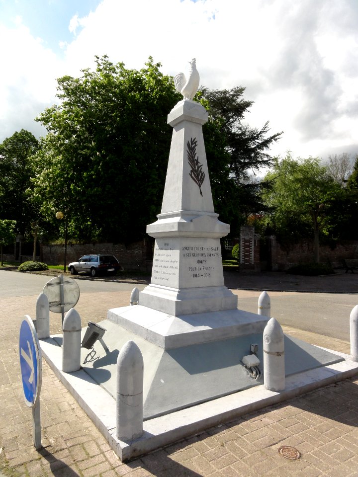 Anguilcourt-le-Sart (Aisne) monument aux morts