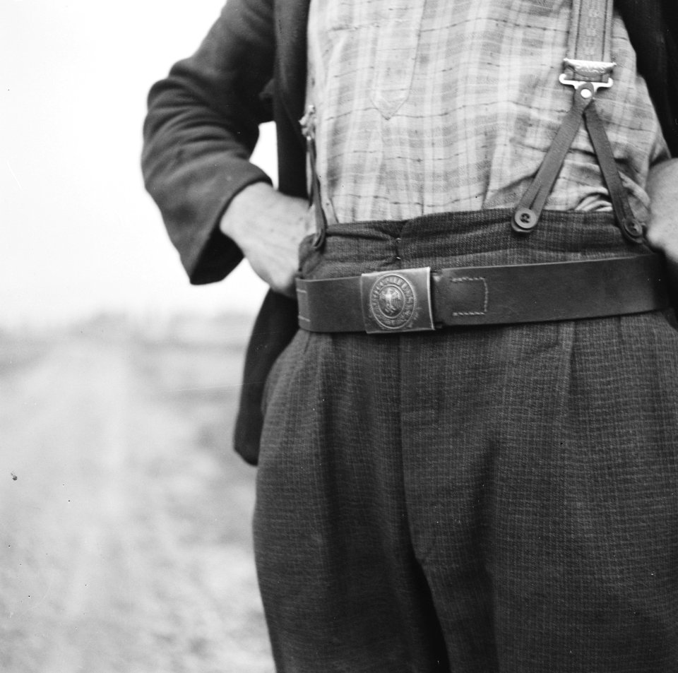 Annexatie Boer draag koppelriem van de Duitse Wehrmacht, Bestanddeelnr 900-6317