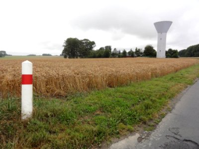 Annouville-Vilmesnil (Seine-Mar.) paysage avec château d'eau