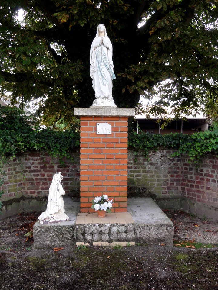 Annois (Aisne) statue N-D de Lourdes