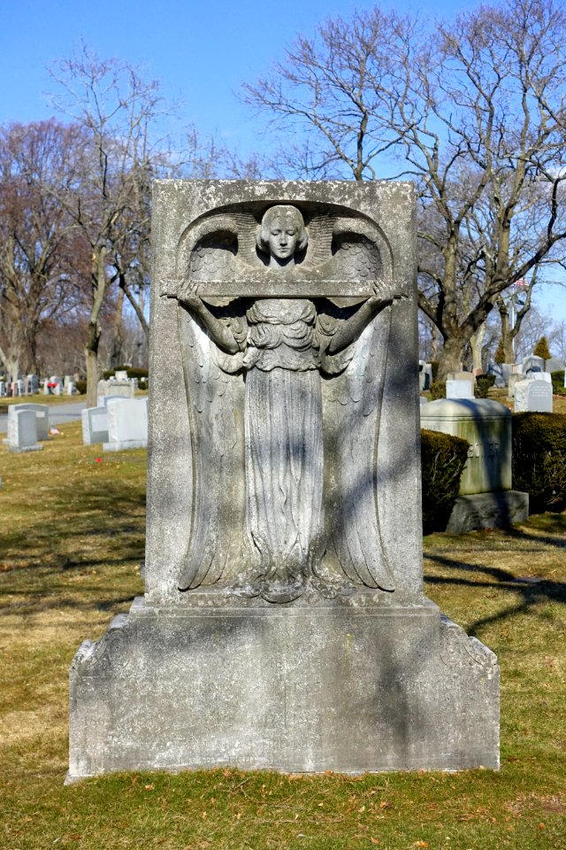 Angel - Mt. Pleasant Cemetery - Arlington, MA - DSC08636