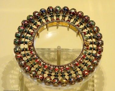 Anklet, North India, Mughal period, early 19th century, gold, diamonds, enamel - Royal Ontario Museum - DSC04559