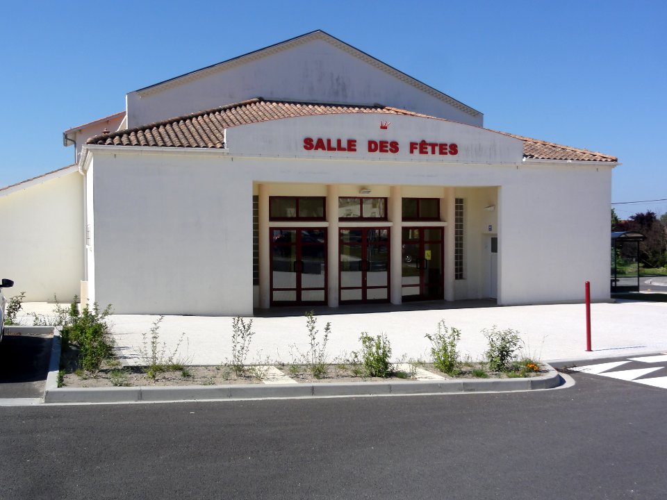 Anglade (Gironde) salle des fêtes
