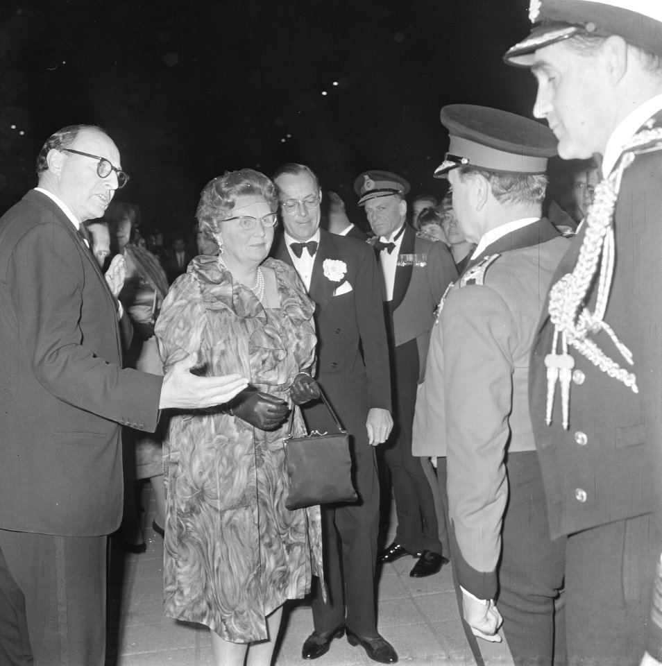 Anglo-Nederlandse taptoe in de RAI in het kader van de Britse Week koningin Jul…, Bestanddeelnr 917-7943
