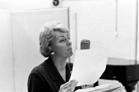 Annie Palmen heeft in de Phonogramstudio te Hilversum het uitgekozen Eurovisie S, Bestanddeelnr 914-7879