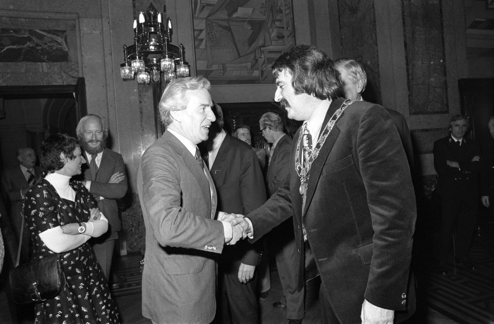 Andre van der Louw geinstalleerd als burgemeester van Rotterdam VARA-voorzitter, Bestanddeelnr 927-5981