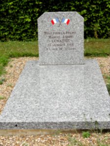 Annouville-Vilmesnil (Seine-Mar.) tombe de guerre