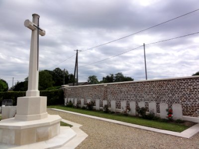 Annois (Aisne) cimetière, CWCG graves (02)