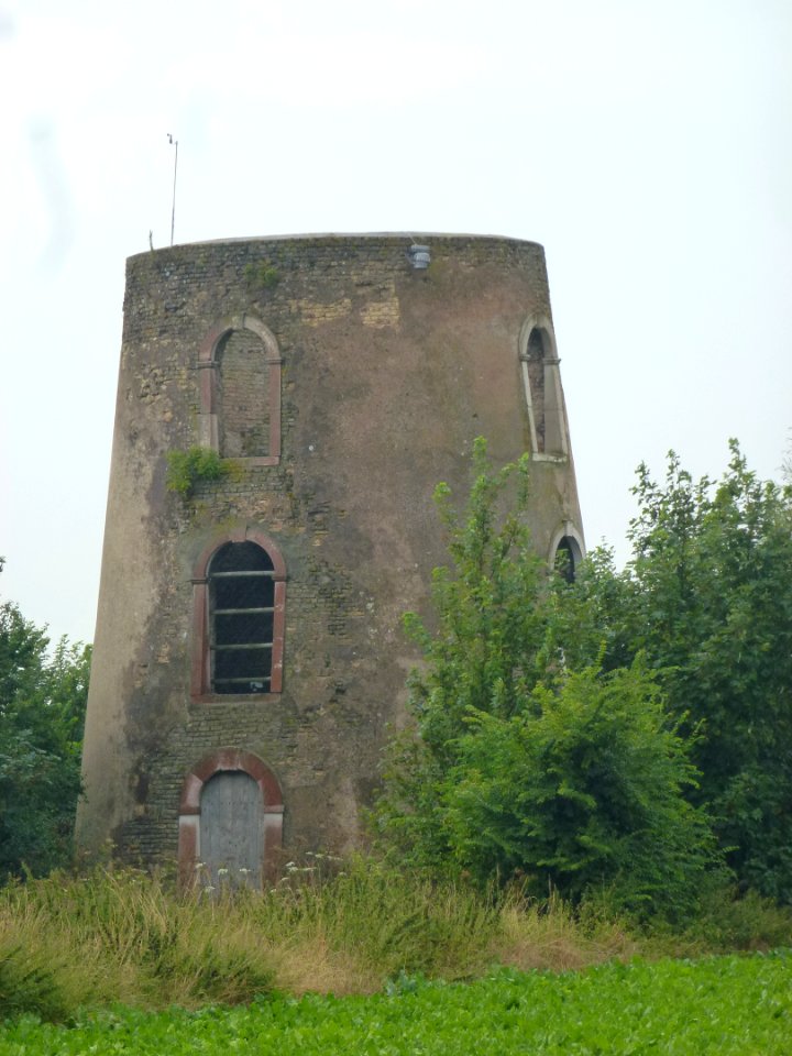 Andres (Pas-de-Calais) moulin en ruine (02)