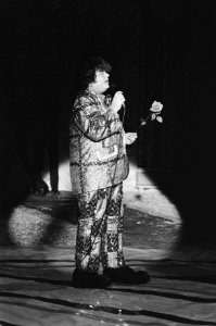 Andre Hazes in het Nationaal Show Circus . Andre Hazes zingend, Bestanddeelnr 932-0698