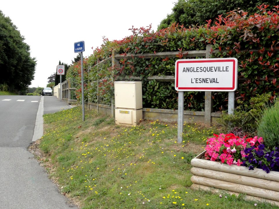 Anglesqueville-l'Esneval (Seine-Mar.) entrée