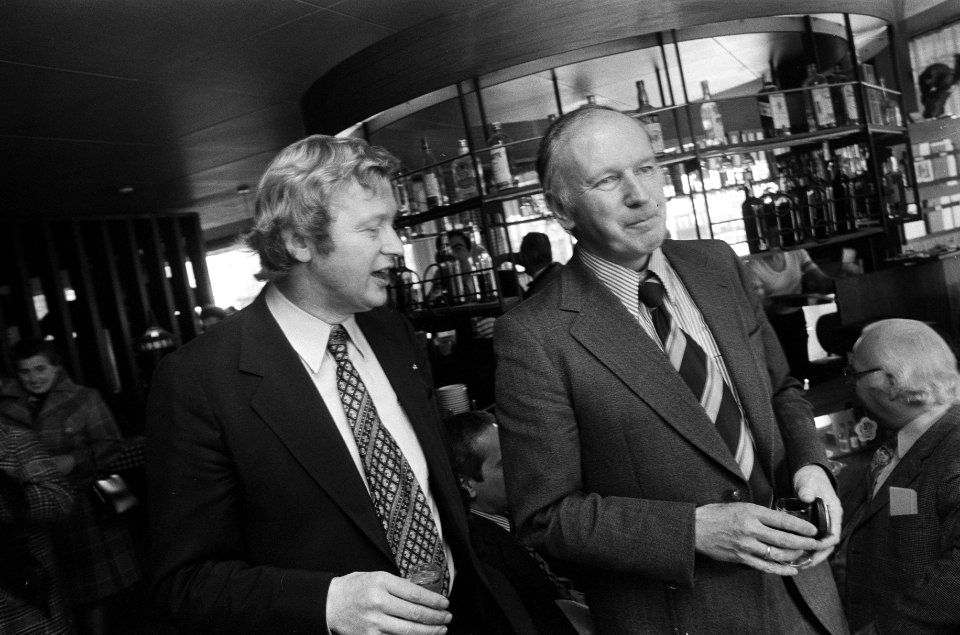 Andriessen (links) en Kruisinga, Bestanddeelnr 926-8900