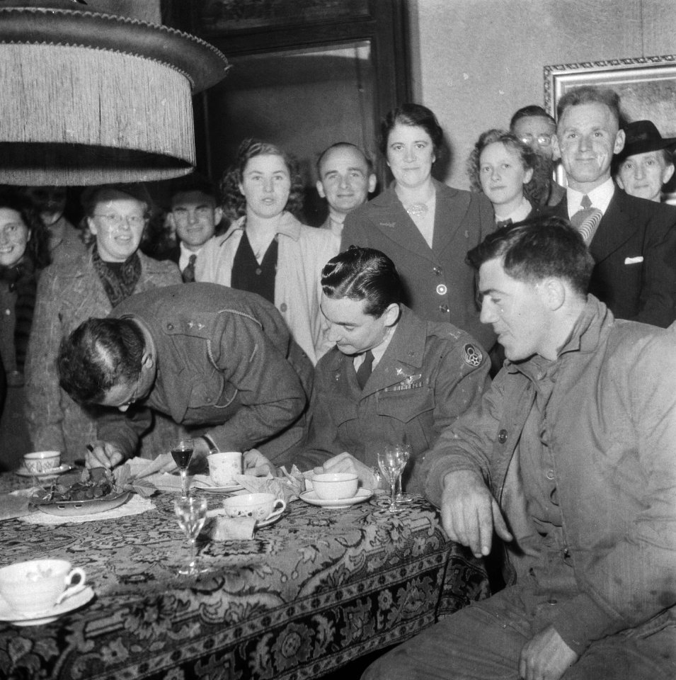Anglo-Amerikaanse dank. Gedurende de oorlog hebben vele Nederlanders geallieerde, Bestanddeelnr 900-9655