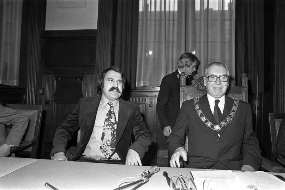 Andre van der Louw geinstalleerd als burgemeester van Rotterdam burgemeester Va, Bestanddeelnr 927-5976