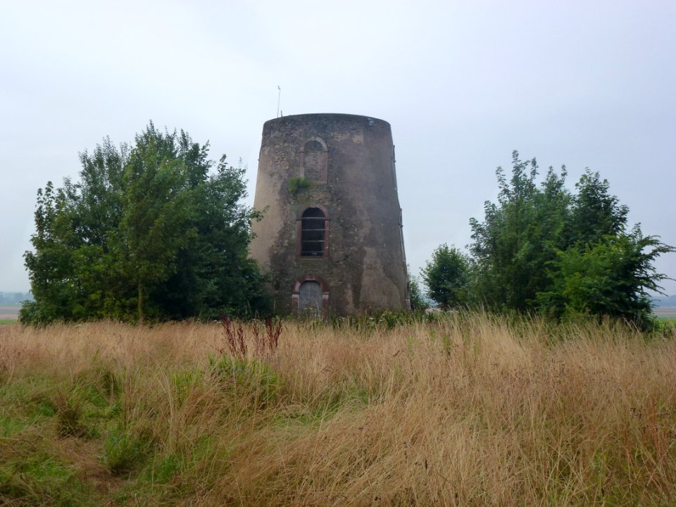 Andres (Pas-de-Calais) moulin en ruine (01)