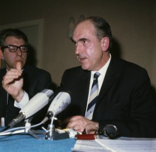 Andreas Papandreon (Griekenland) houdt persconferentie in Poort van Cleve , Amst, Bestanddeelnr 254-8052
