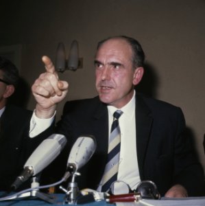 Andreas Papandreon (Griekenland) houdt persconferentie in Poort van Cleve , Amst, Bestanddeelnr 254-8053