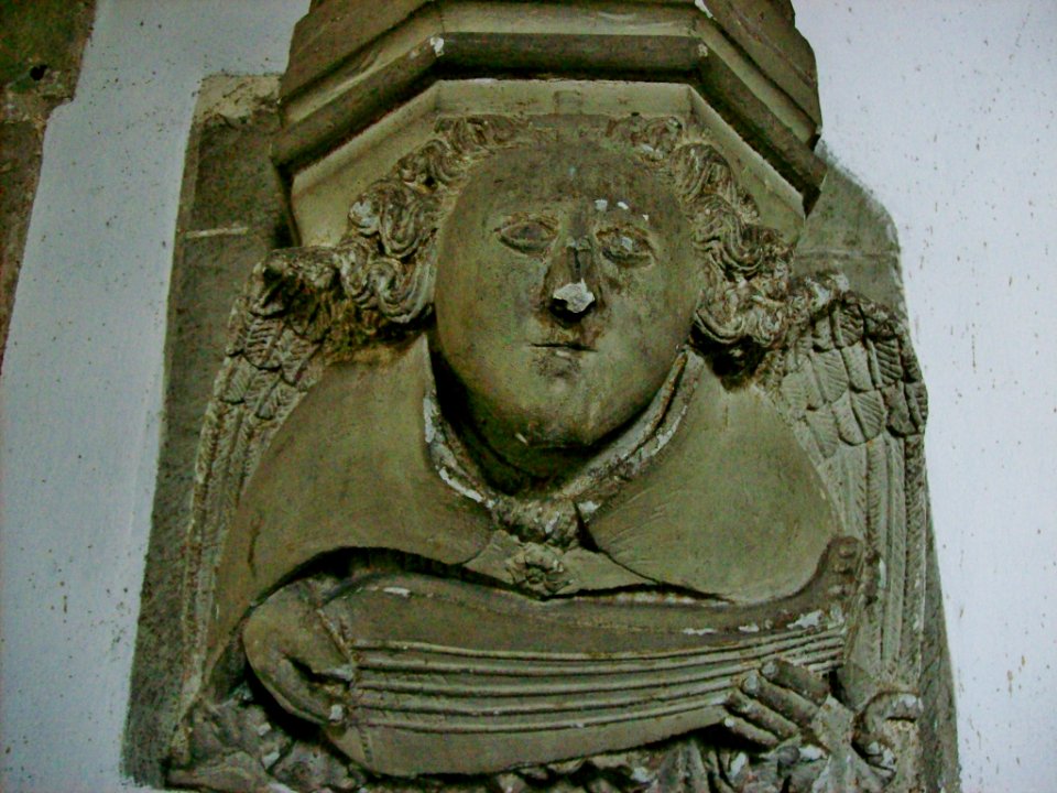 Angel with stringed instrument, Bletchingley