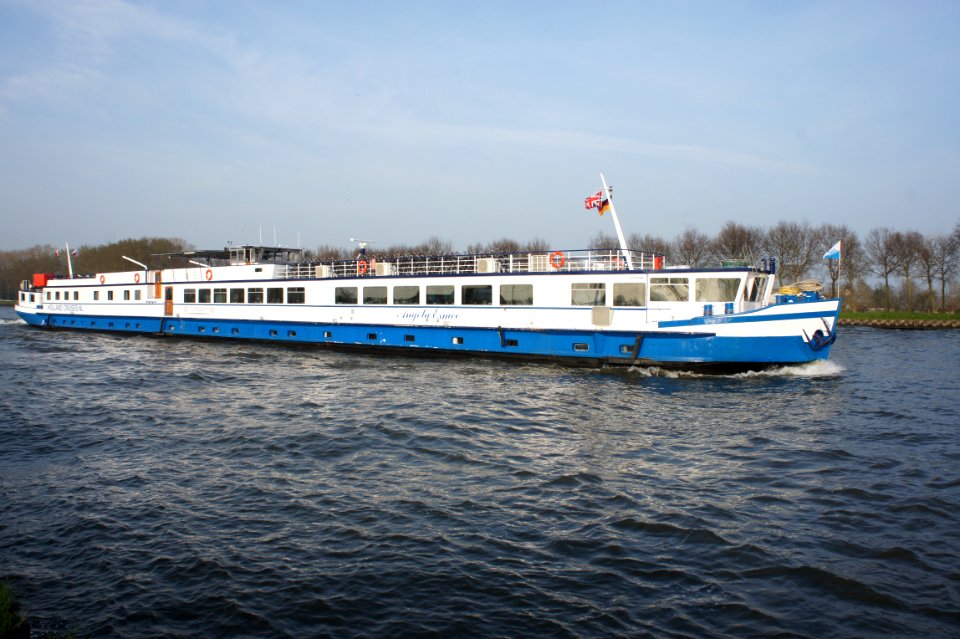 Angela Esmee - ENI 03310386, Amsterdam-Rijnkanaal, pic1