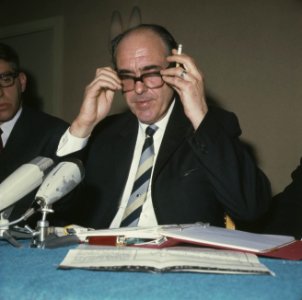 Andreas Papandreon (Griekenland) houdt persconferentie in Poort van Cleve , Amst, Bestanddeelnr 254-8050