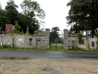 Angerville-Bailleul (Seine-Mar.) porte du domaine de Bailleul