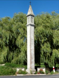 Angerville-la-Martel (Seine-Mar.) lanterne des morts à Ypreville, memorial église disparue