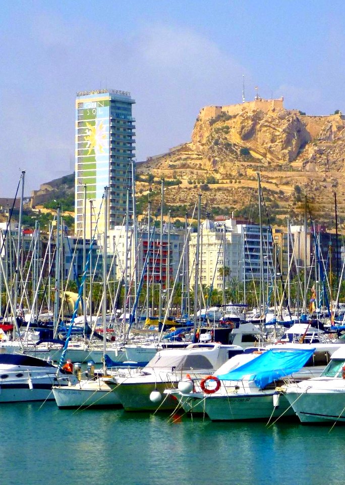 Alicante - Puerto deportivo 7 (cropped)