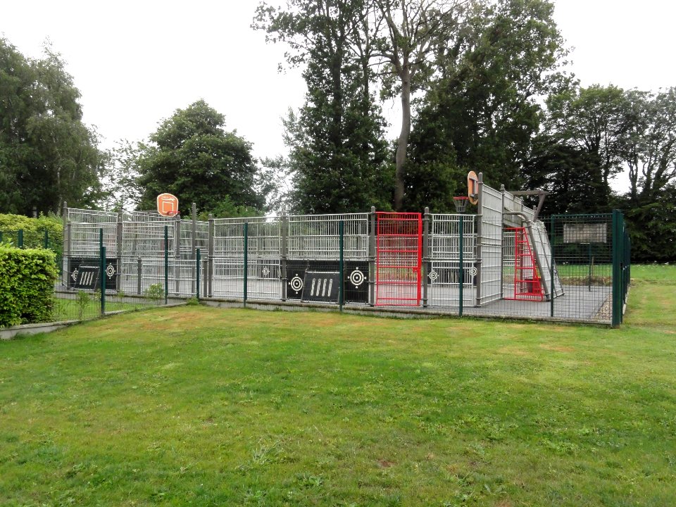 Angerville-Bailleul (Seine-Mar.) terrain multisports