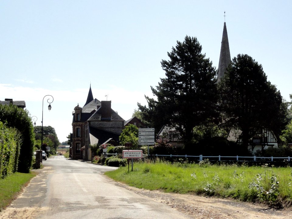 Angerville-le-Martel (Seine-Mar.) vue du village