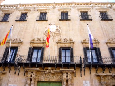Alicante - Plaza del Ayuntamiento, Palacio del Ayuntamiento 10