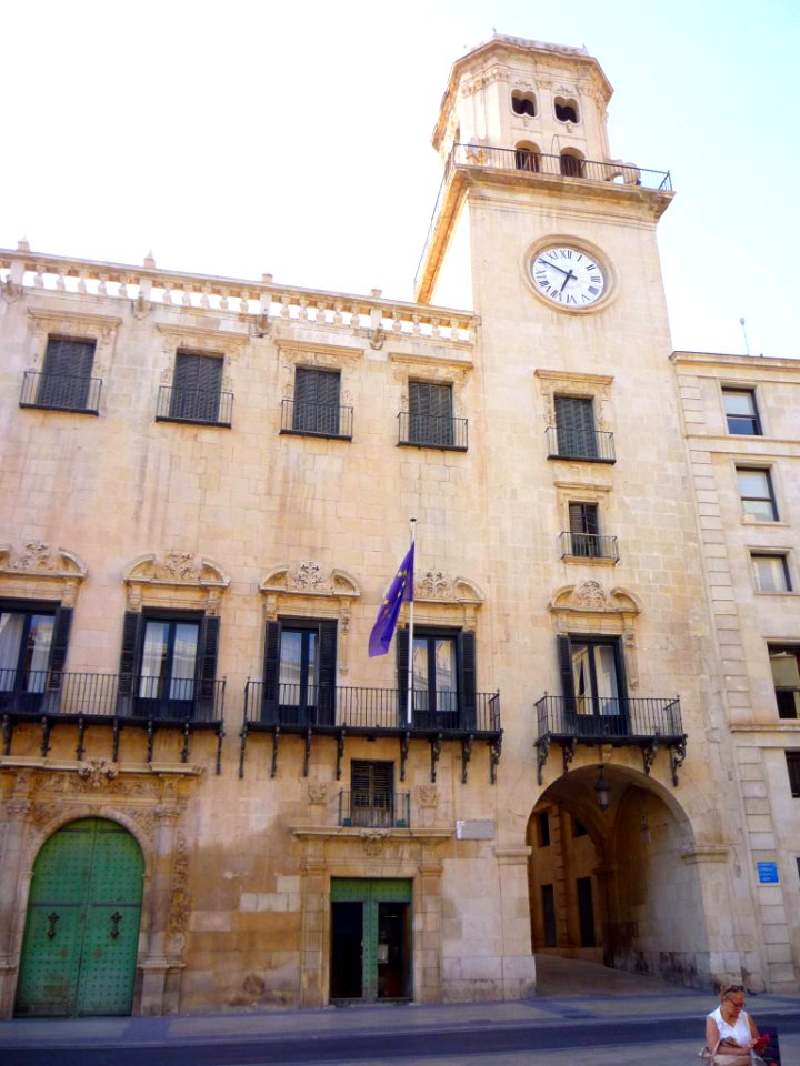 Alicante - Plaza del Ayuntamiento, Palacio del Ayuntamiento 13
