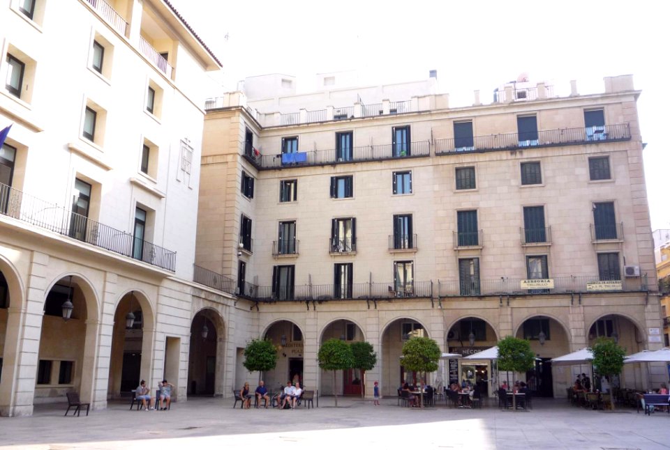 Alicante - Plaza del Ayuntamiento, Audiencia Provincial 1