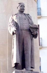 Alicante - Monumento a Canalejas y rotonda ajardinada 4