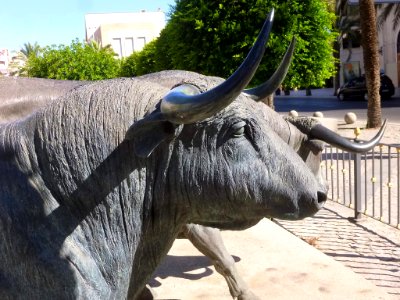 Alicante - Plaza de España, Monumento al Toro 2