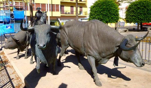 Alicante - Plaza de España, Monumento al Toro 1