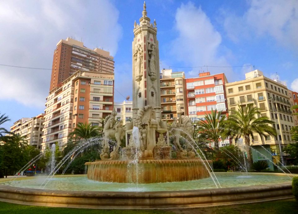 Alicante - Plaza de los Luceros, Fuente de Levante 07
