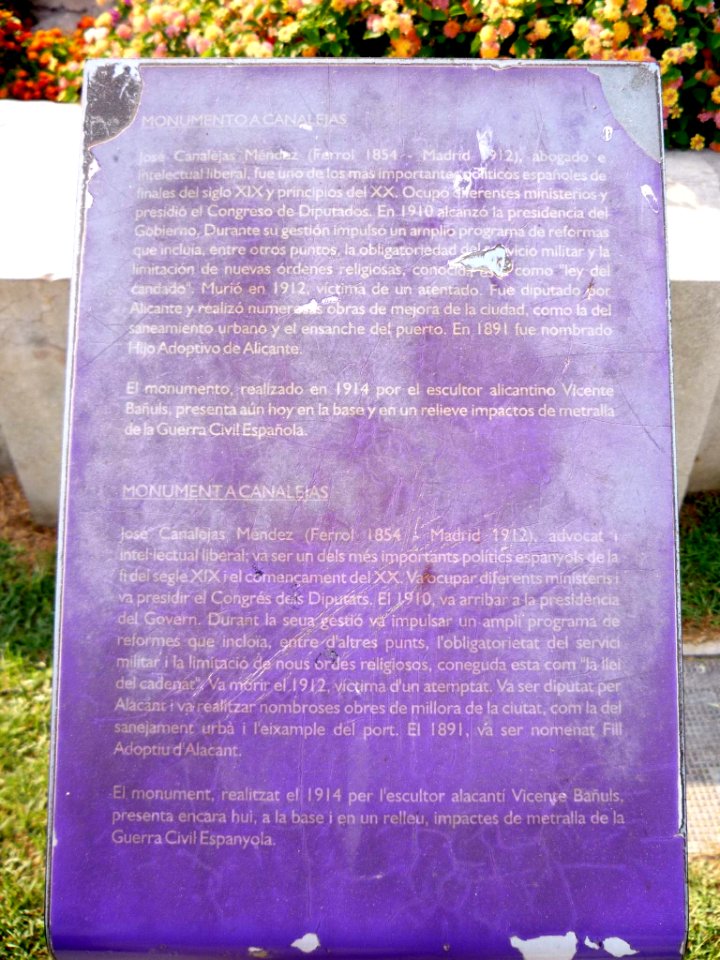 Alicante - Monumento a Canalejas y rotonda ajardinada 3
