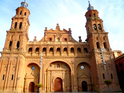 Alfaro - Colegiata de San Miguel, exterior 01