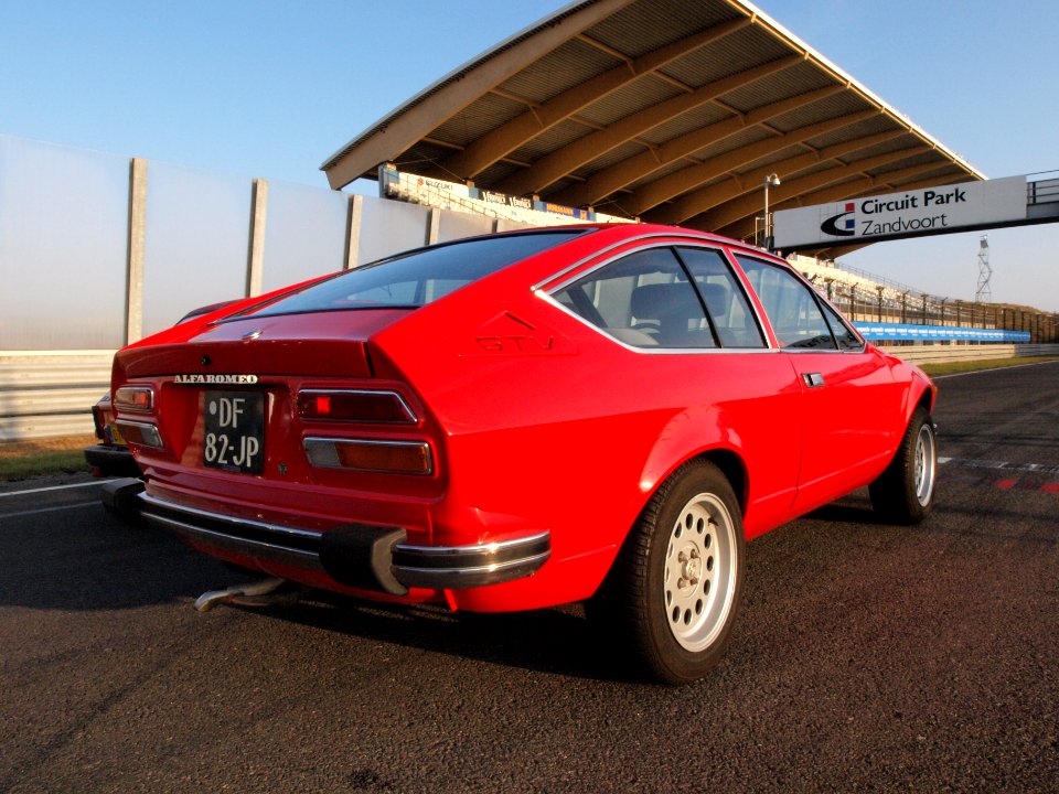 Alfa Romeo Alfetta 2000 GTV dutch licence registration DF-82-JP pic2