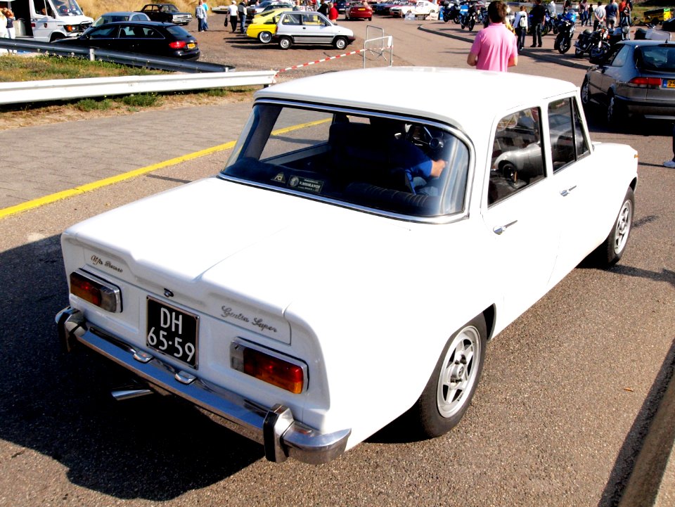 Alfa Romeo Giulia 1300 Super dutch licence registration DH-65-59-