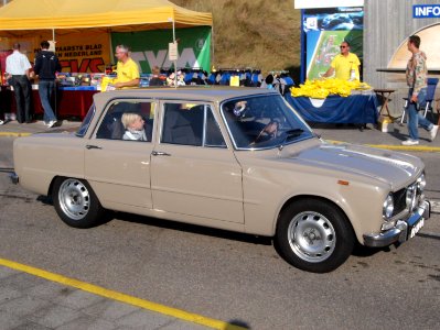 Alfa Romeo Giulia 1300 Super dutch licence registration 22-YA-84 pic02