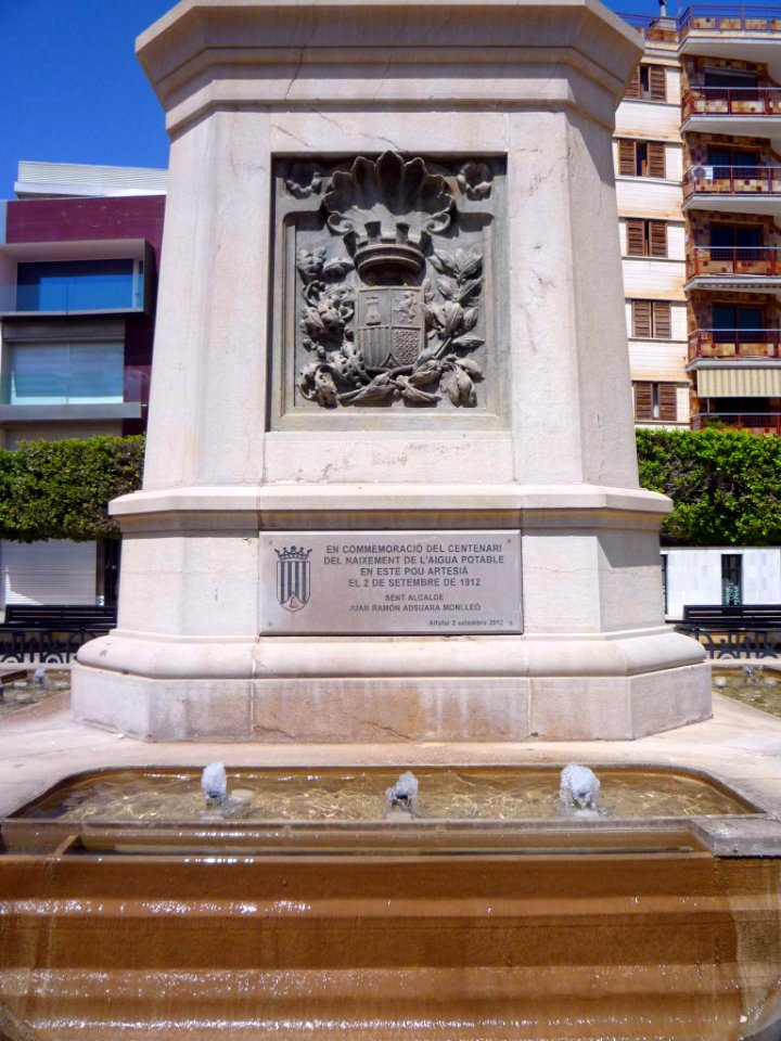 Alfafar - Fuente de la Plaça del País Valencià 3