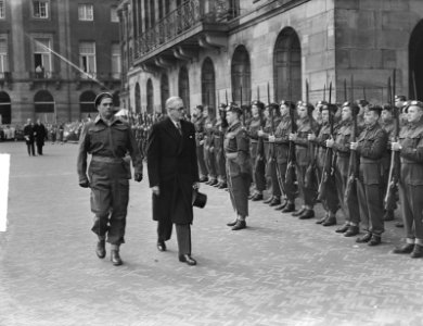 Alfred Stirling, Australisch ambassadeur bij het Paleis op den Dam. Inspectie v…, Bestanddeelnr 904-2375