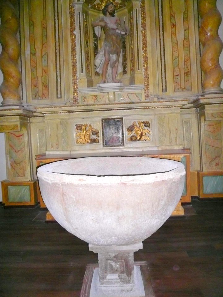 Alfaro - Colegiata de San Miguel, interior 03b