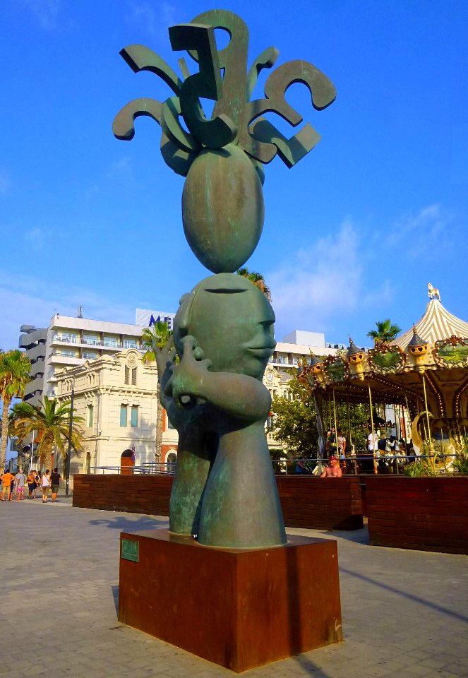 Alicante - Escultura-adefesio urbano